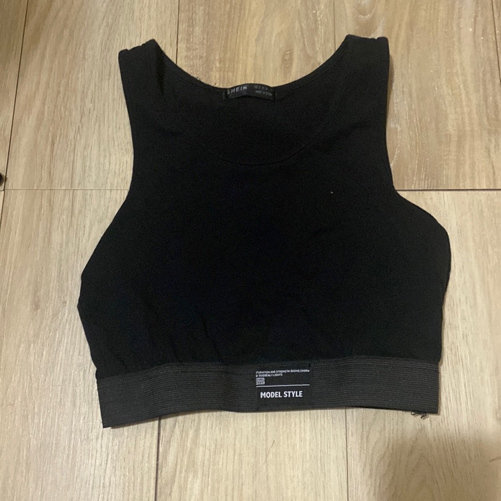 black crop top!